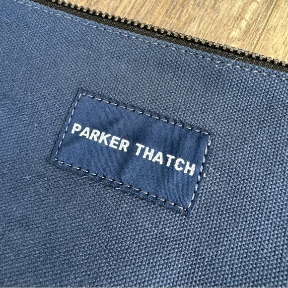 Parker Thatch Canvas Navy Pouch with Red Lip Design - Leather Zipper Pull - Picture 4 of 7